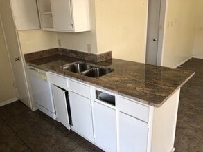 Building Photo - 3214 Matthews Dr