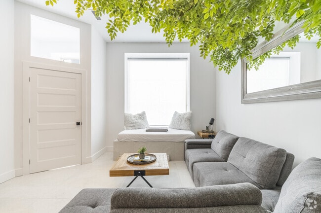 Building Photo - 4107 R. Saint-Denis