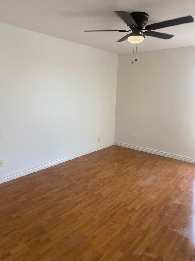 Building Photo - 1 BE/1 BA Renovated Apartment For Rent!