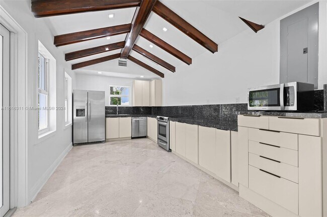 Building Photo - 2663 Tigertail Ave