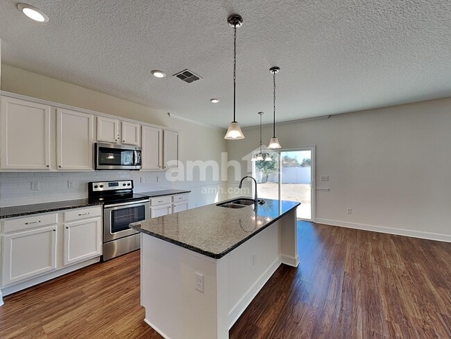 Foto del edificio - 3051 Creek Village Ln