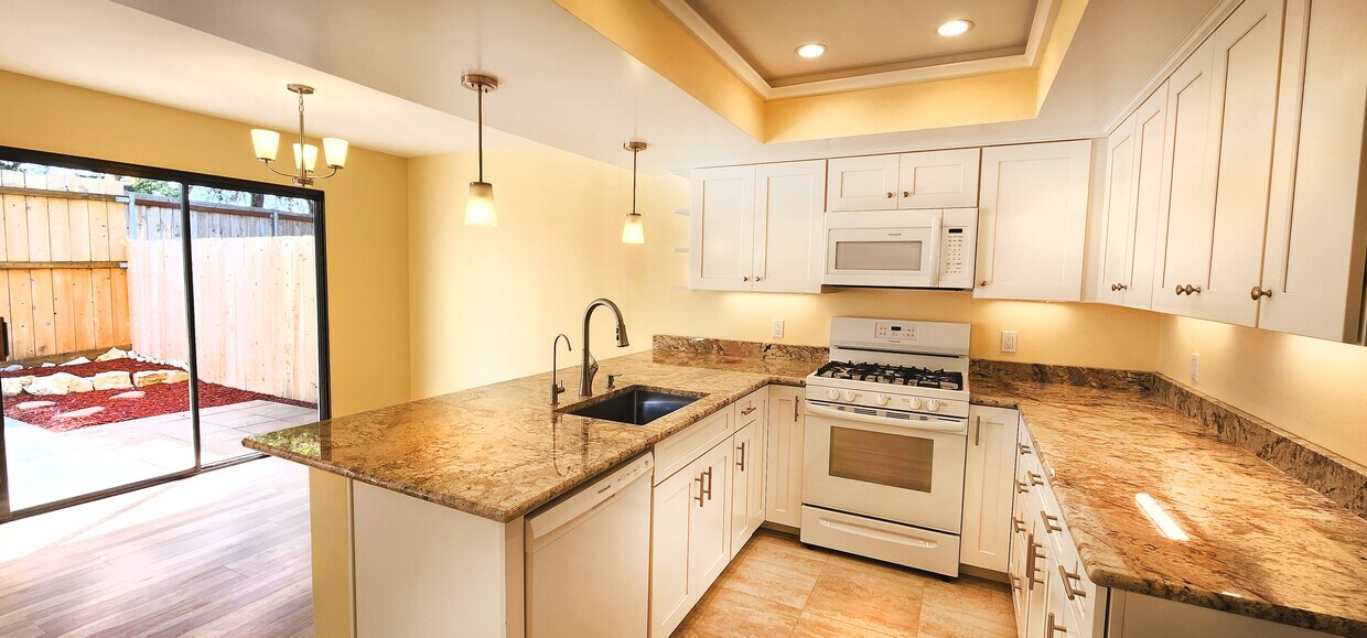 Foto principal - 3676 Constellation Rd