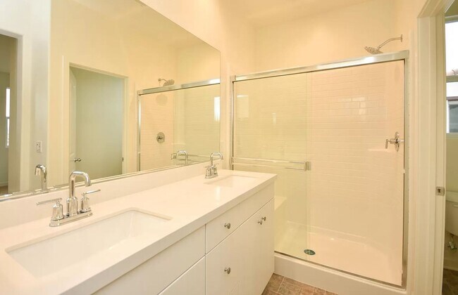 Foto del edificio - Newly Renovated Spacious 3 Bedroom Available for Rent Today! Don't Miss your chance!! Rent Today!!