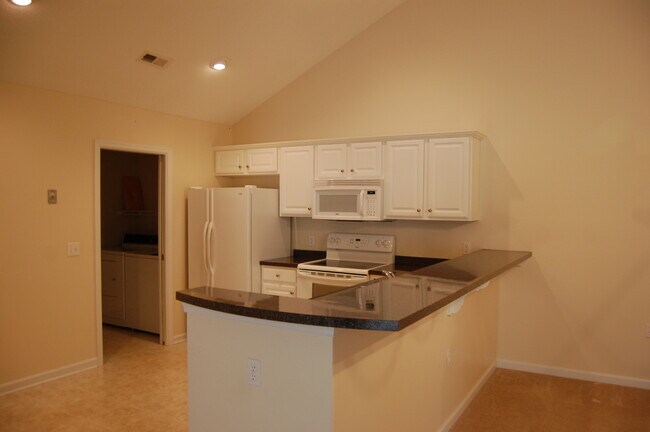 Building Photo - Main level living - 2 BR / 2 BA - Sunroom ...
