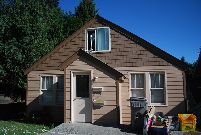 Building Photo - 1120 NE Shaw St