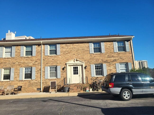 Building Photo - SHORE ACRES CONDO:   Long-term or Short-term rental