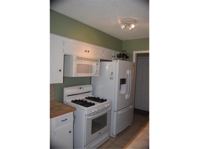 Foto del edificio - 7611 Eastcrest Dr