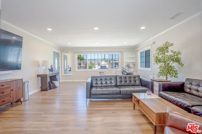 Building Photo - 14509 Ermita Ave