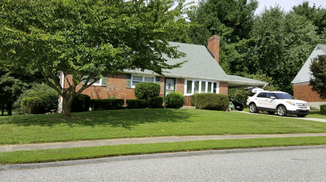 Building Photo - All Brick Rancher in Highly desired Bel Ai...
