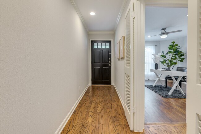Foto del edificio - 2/2 Condo Minutes from Shopping