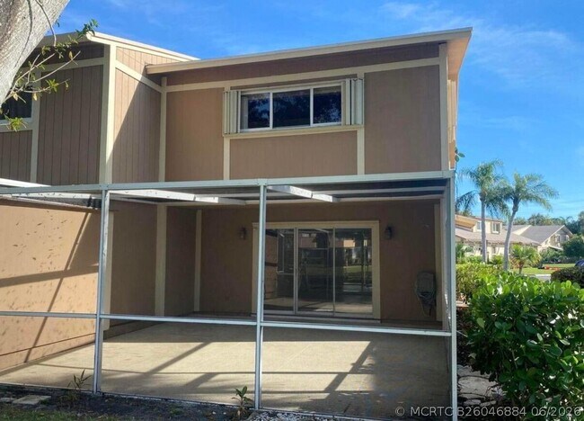 Foto del edificio - 371 Maplecrest Cir