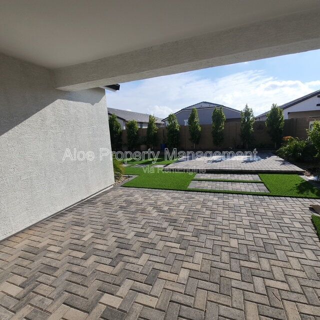 Foto del edificio - 40145 W Hillman Dr