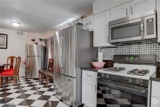 Building Photo - 944 De Met Dr