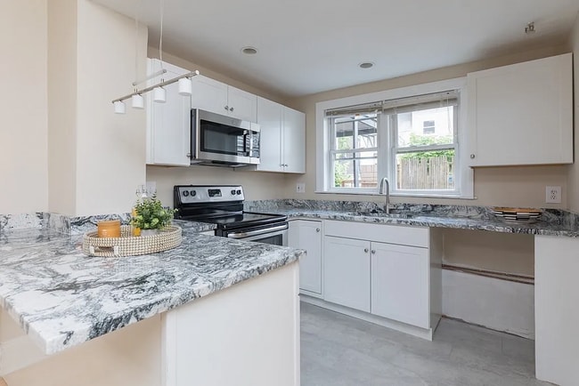 Building Photo - 56 Park Vale Ave