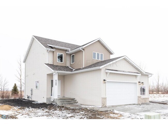Building Photo - 6109 Martin Ln W