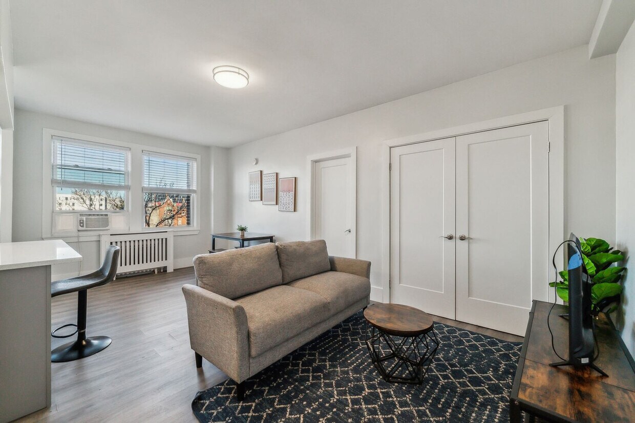 Foto principal - 4247 Locust St