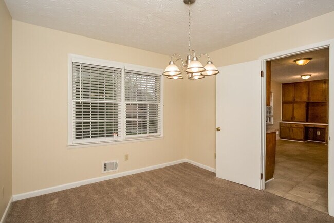 Foto del edificio - 2115 Pine Knoll Cir NE