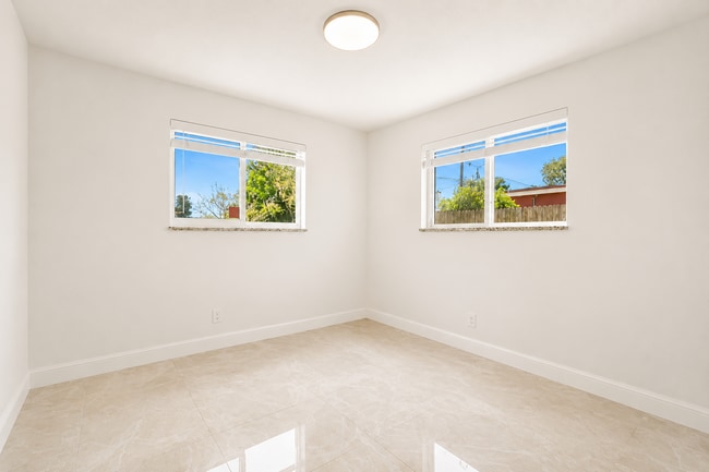 Building Photo - 2100 N Seacrest Blvd