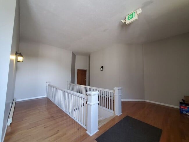 Building Photo - 1 Bedroom Upper Apartment Downtown Clinton