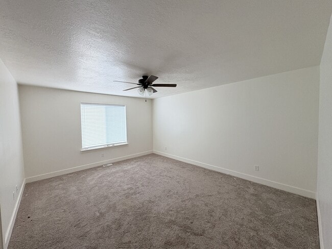 Building Photo - 128 E 840 N