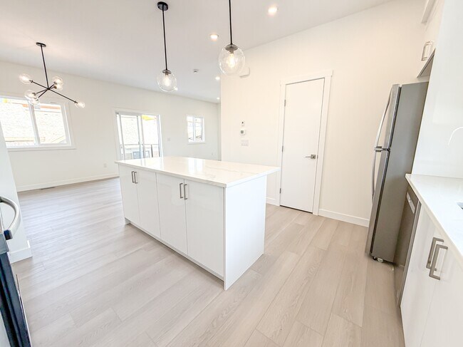 Photo du bâtiment - 275 Sage Hill Cir NW
