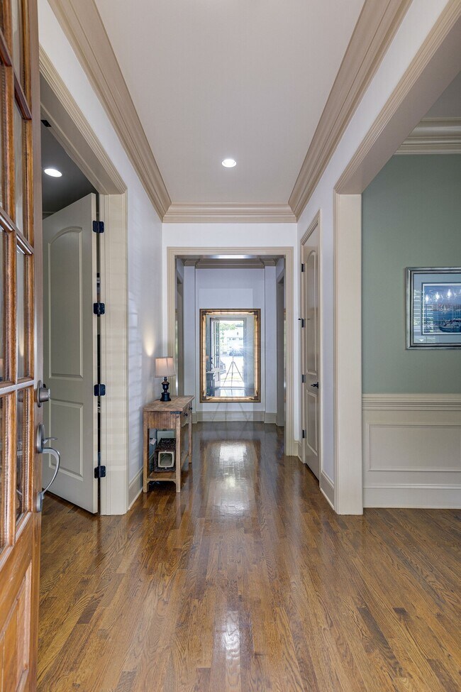 Building Photo - 444 Wild Elm St