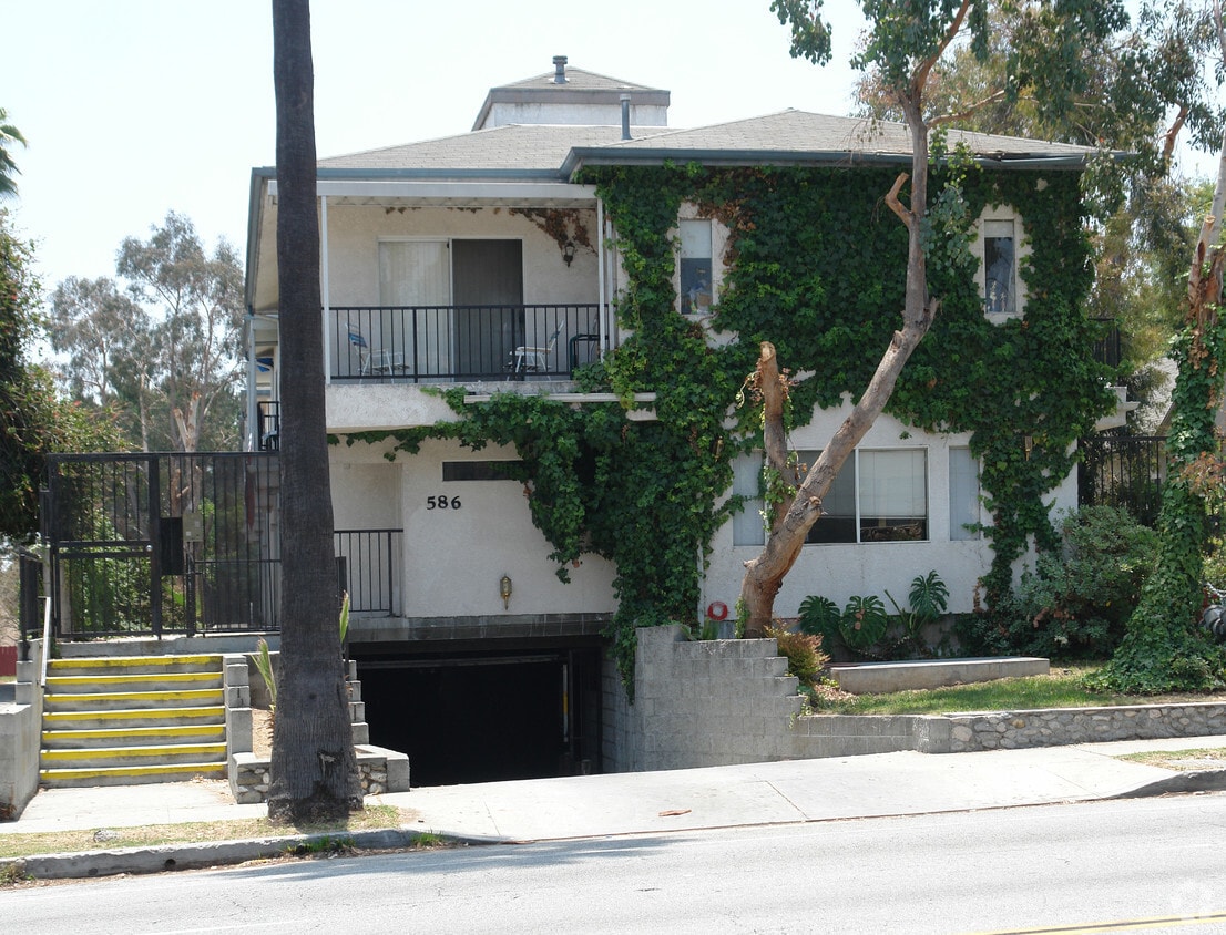 Building Photo - 586 Washington Blvd