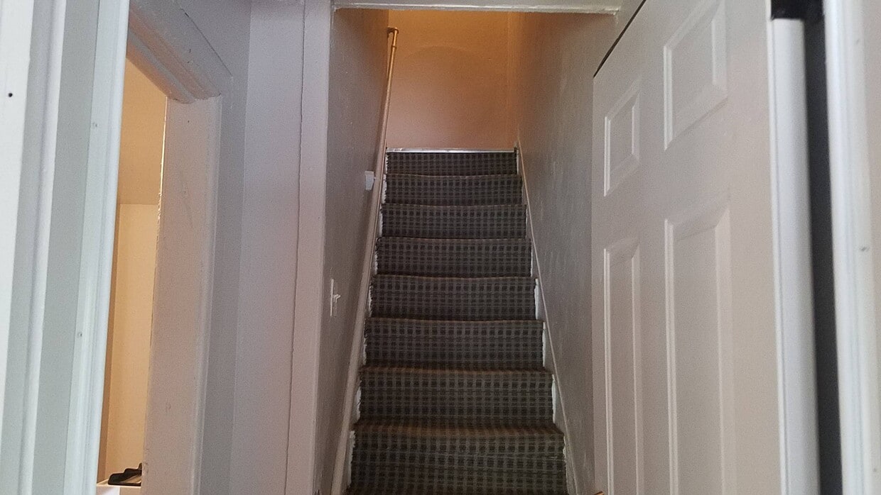 Entry - 11 Shetucket Ave (Taftville, CT)