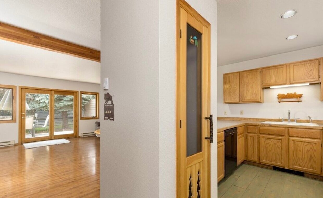 Primary Photo - 80 Aspen Leaf Dr