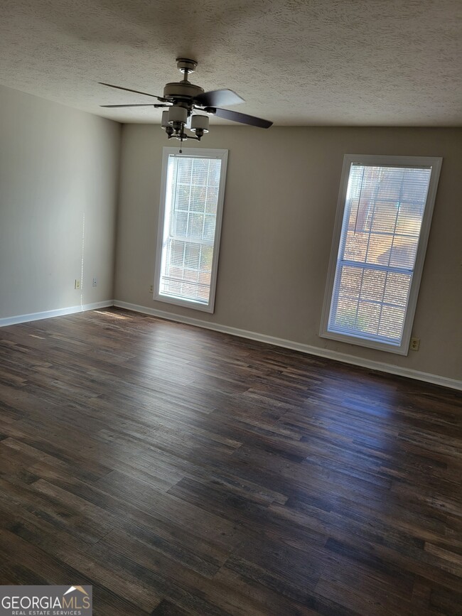 Building Photo - 2938 Bridge Dr