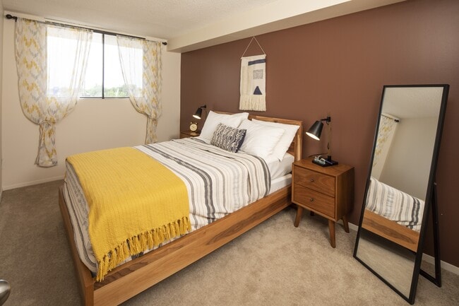 Building Photo - Lakeview Apartments