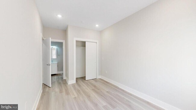 Foto del edificio - 650 N 36th St