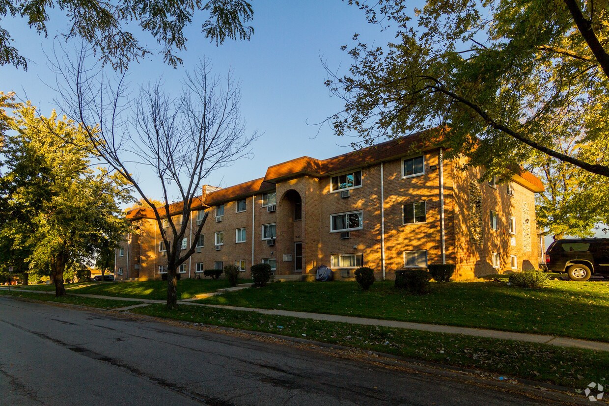 Building Photo - 301-307 Dale Dr