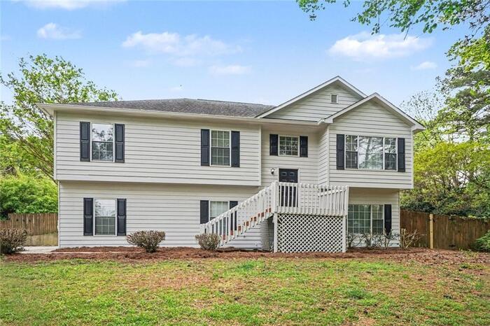 Beautiful, move-in ready split-level home in Hoschton - Beautiful, move-in ready split-level home in Hoschton