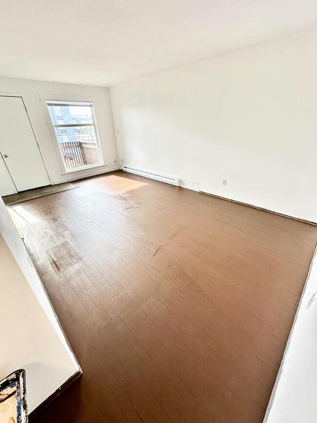 Spacious living room - Apline B Apartments