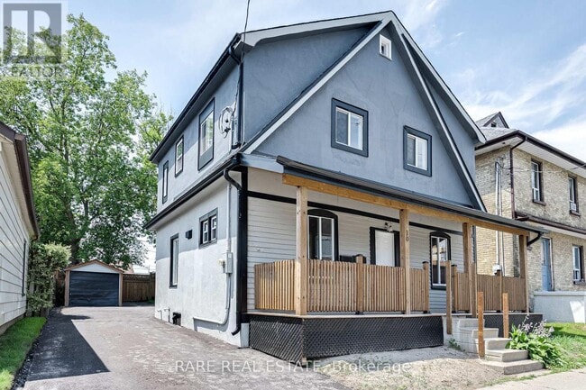 Building Photo - 210 Albert St