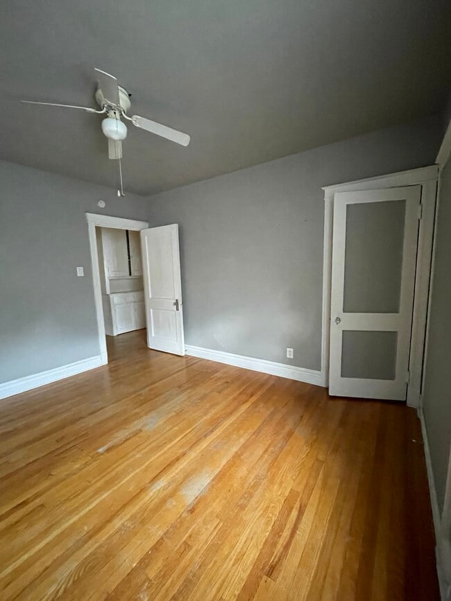 Building Photo - 4988 Tholozan Ave