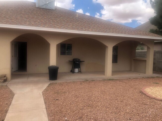 Foto del edificio - Beautiful 3 bedroom 3 bath home!