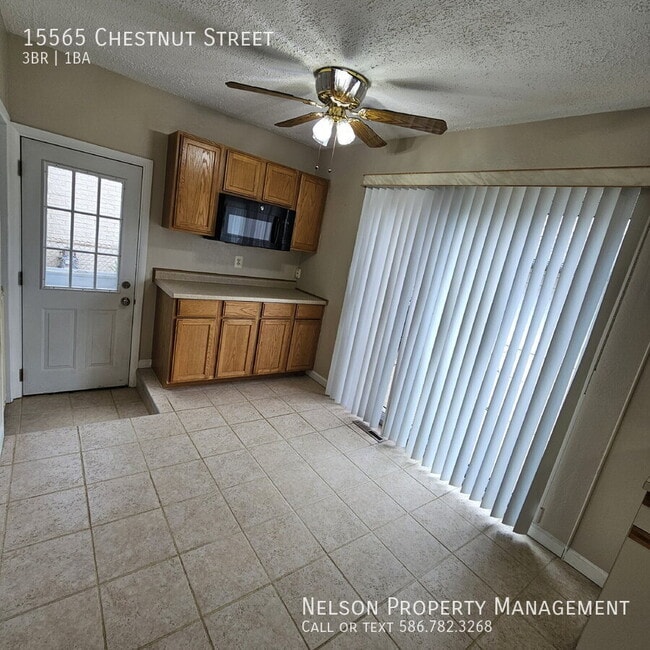 Building Photo - 15565 Chestnut St