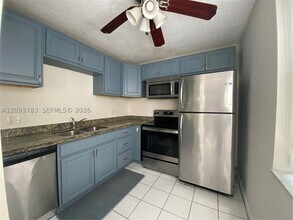 Building Photo - 9430 Live Oak Pl