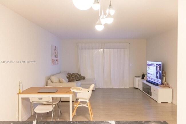 Foto del edificio - 2200 S Cypress Bend Dr