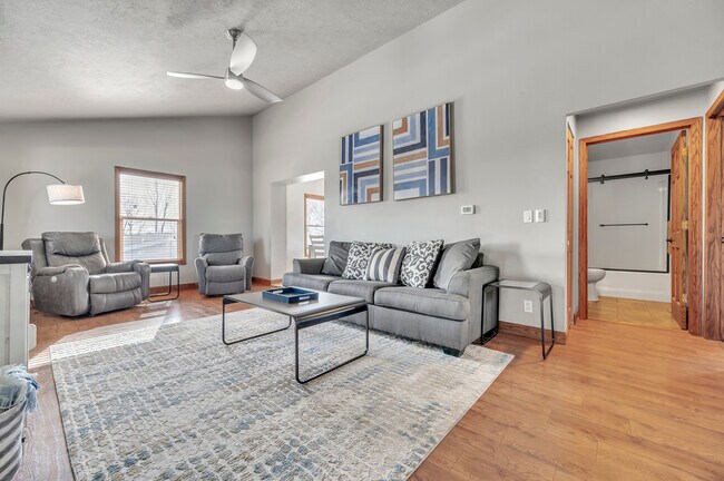 Foto del edificio - 2803 Sportsmans Dr