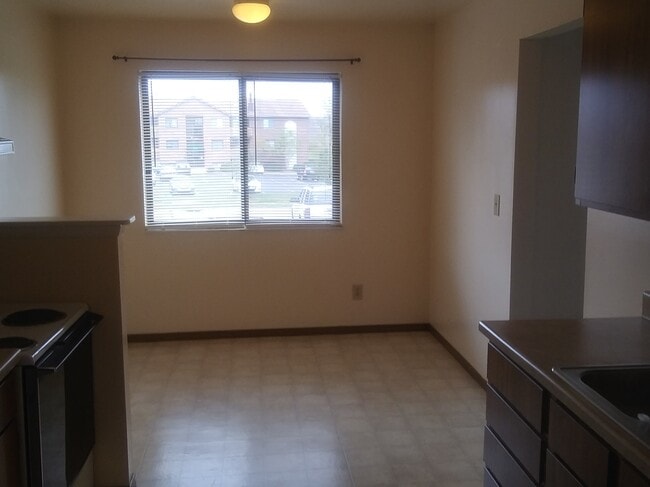 Kitchen/Dinning Room - 3921 Mack Rd