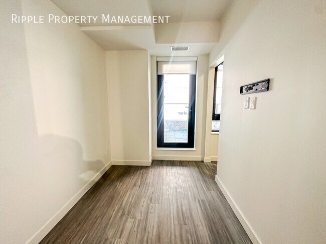Photo du bâtiment - AMAZING 1 BED/ 1 BATH CONDO