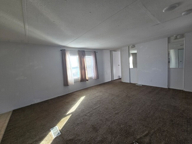 Building Photo - 2 Bed, 2 Bath 1 Office Space Trailer House