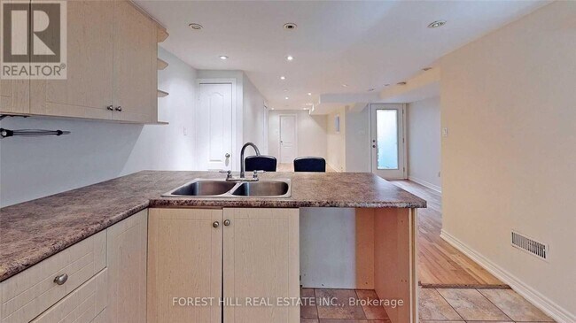 Photo du bâtiment - 41 Gladstone Ave