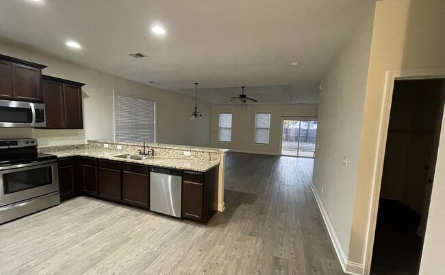 Building Photo - Charming Like-New 3BR Home with Fenced Yard & Easy Commute Near Fort Jackson