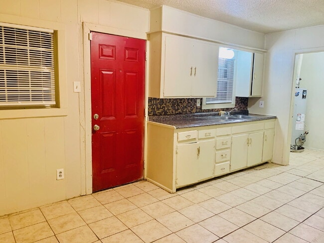 Foto del edificio - 3 bedroom 1 Bathroom.
