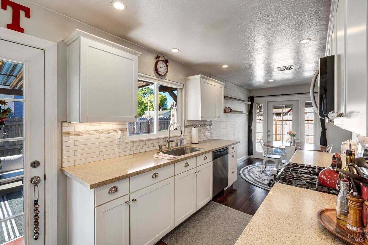 Foto principal - 1805 Central Ave