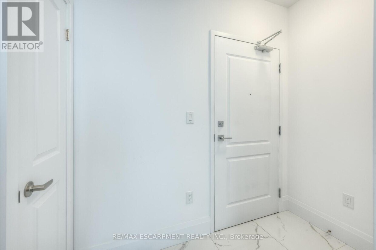 Photo principale - 450 Dundas St E